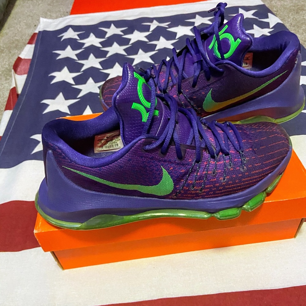 NIKE Shoes.